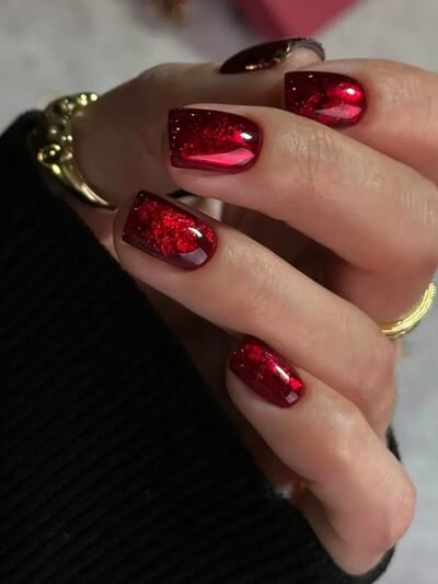 unghie inverno 2024 rosse